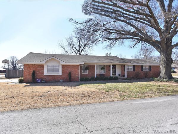 104 E 11th Street , Hominy, OK 74035