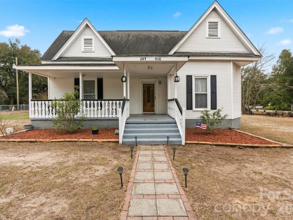 207 Oak Avenue , Hamlet, NC 28345