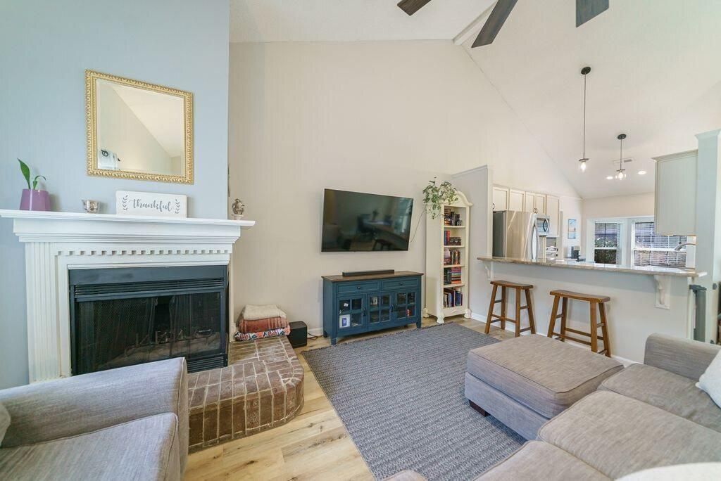 1680 Babington Way Photo 4