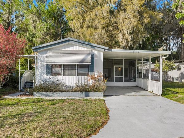 942 CR 461 , LAKE PANASOFFKEE, FL 33538