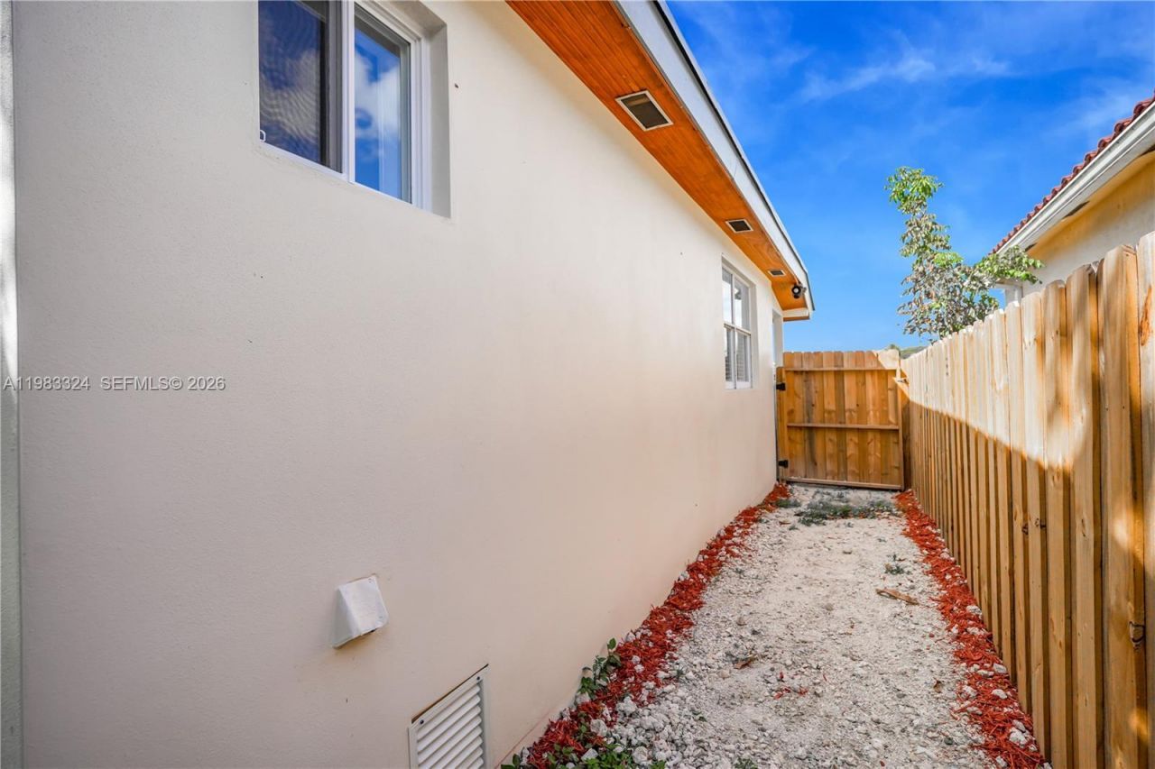 2760 NW 13th Ct , Fort Lauderdale, FL 33311 Photo