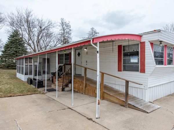 38285 N Sheridan Road , Beach Park, IL 60087