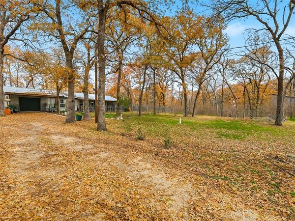 1051 Meadow Oaks Street, Reno, TX 76020