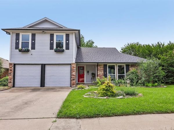 1105 Parkhill Avenue, Saginaw, TX 76179