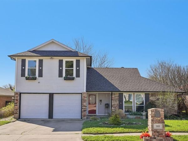 1105 Parkhill Avenue, Saginaw, TX 76179