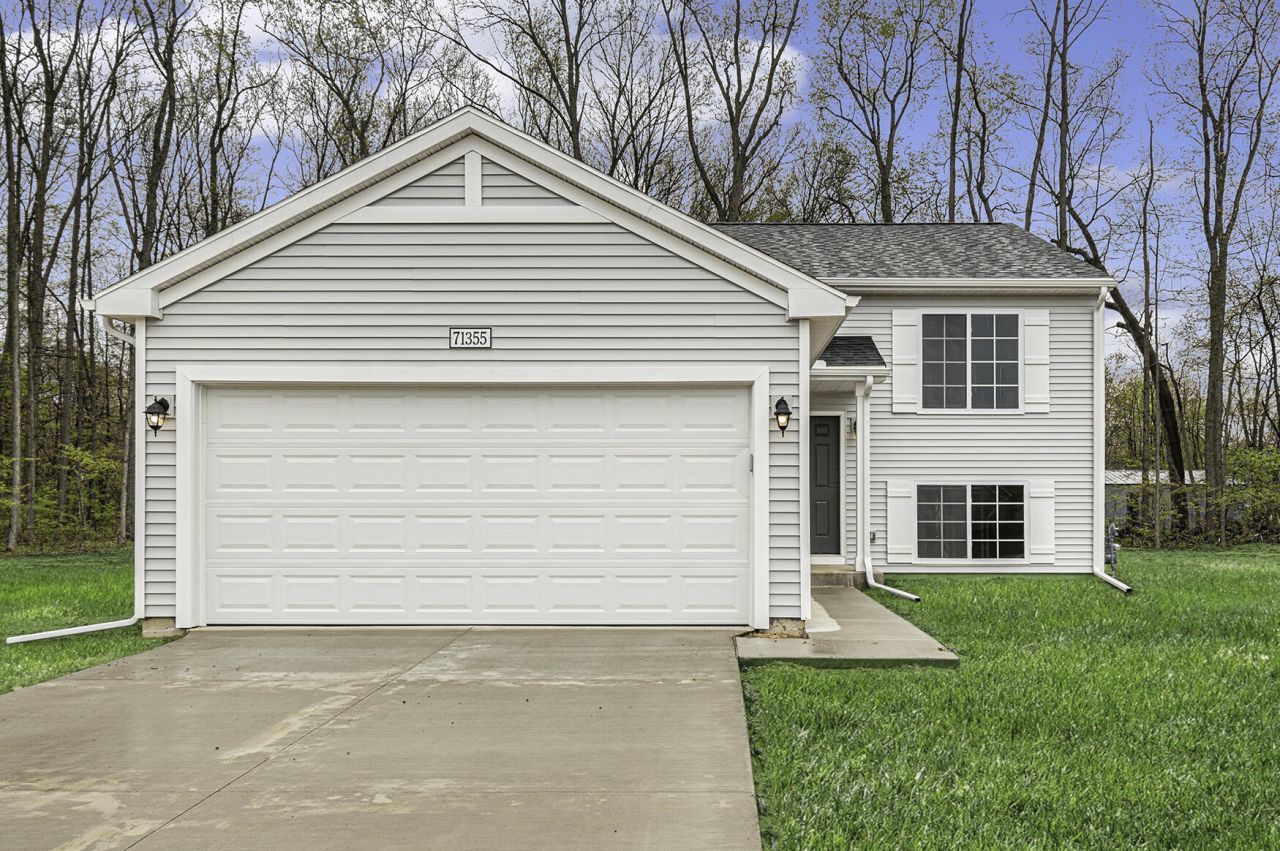 1013 Foxglove Avenue, Vicksburg, MI 49097 Main Photo