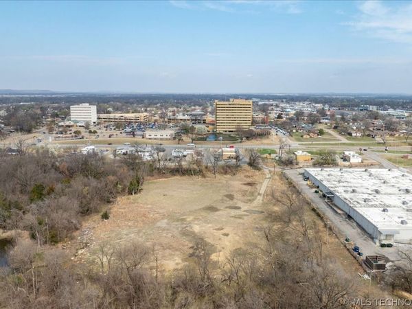 Frank Phillips Boulevard , Bartlesville, OK 74006