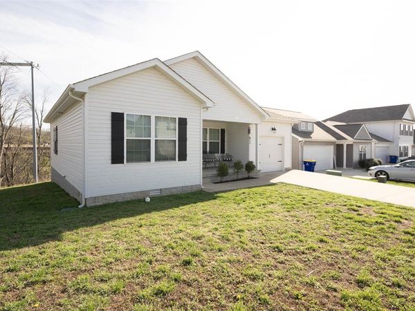 853 McFadin Station Street, Bowling Green, KY 42103