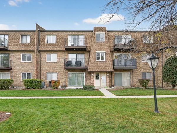 9456 Bay Colony Drive , Unit 2N, Des Plaines, IL 60016
