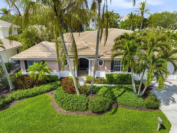 9078 Castle Harbour Circle, Vero Beach, FL 32963