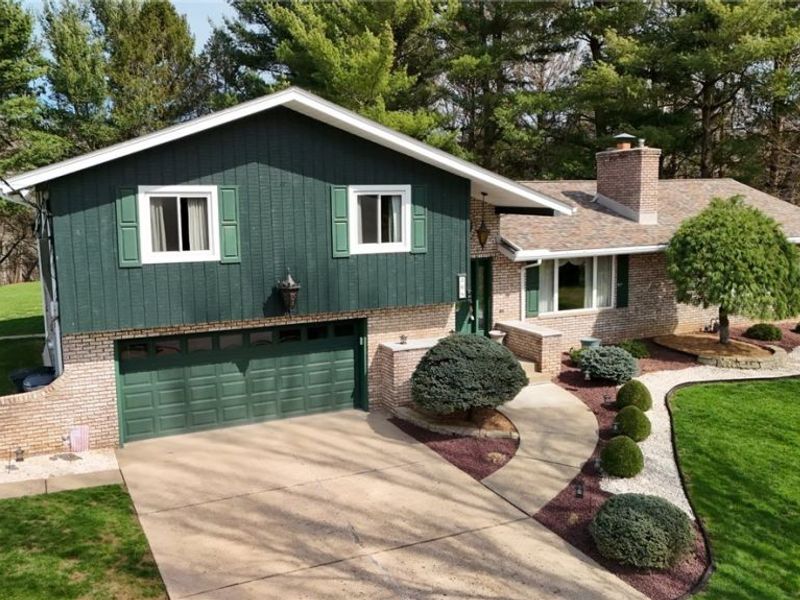 268 Kingsview Drive, Weirton, WV 26062 Photo 1