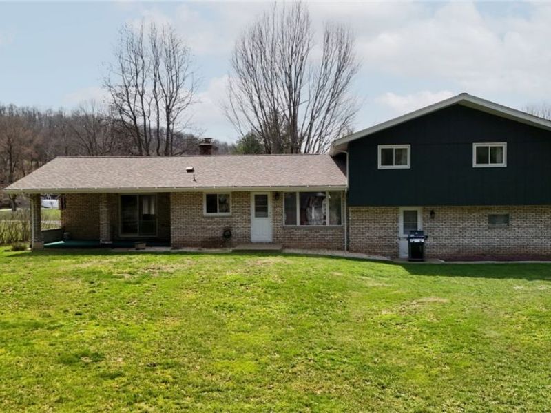 268 Kingsview Drive, Weirton, WV 26062 Photo 2