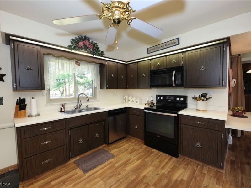 268 Kingsview Drive, Weirton, WV 26062 Photo 9