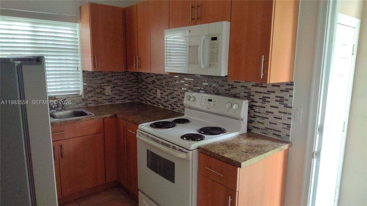 233 Madeira Ave, Unit 1, Coral Gables, FL 33134 Photo