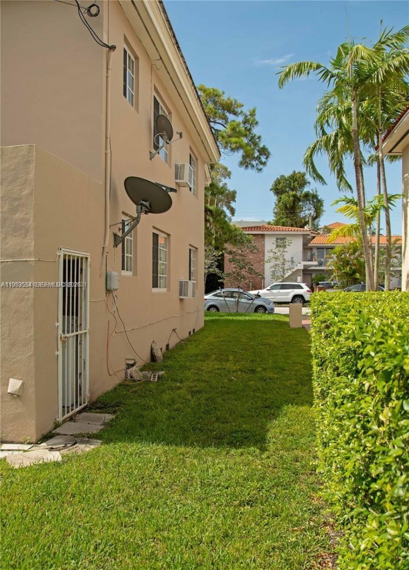 233 Madeira Ave, Unit 1, Coral Gables, FL 33134 Photo