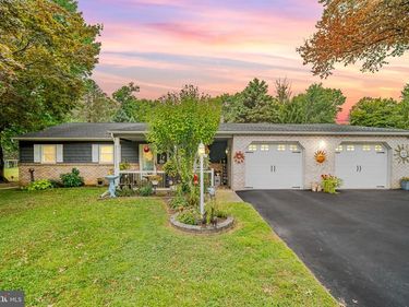 864 ELHAM DRIVE, YORK, PA 17406