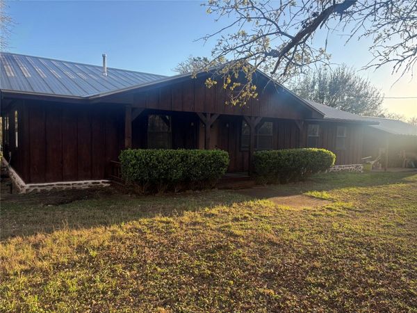 159 Diamond G LN, Smithville, TX 78957