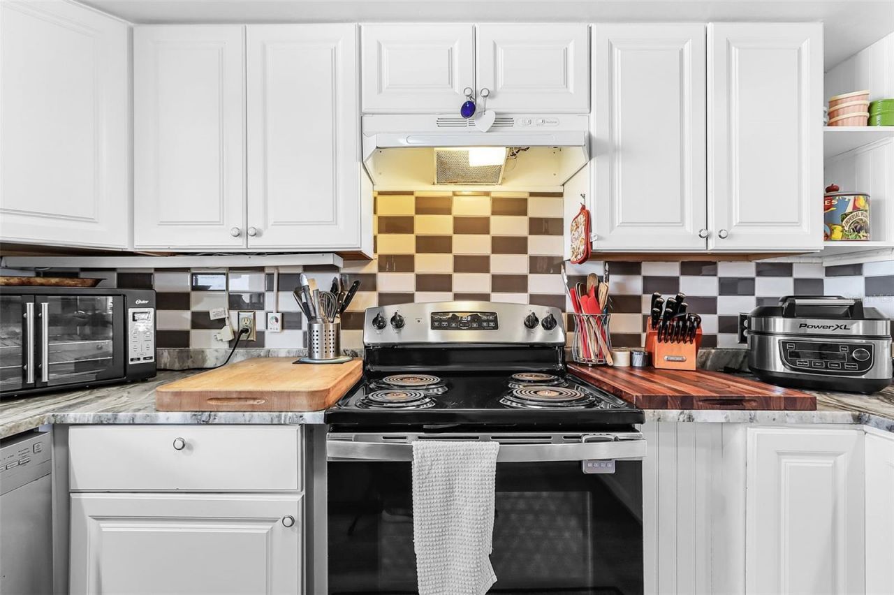 3935 Country Club Boulevard , Unit 17, Cape Coral, FL 33904 Photo