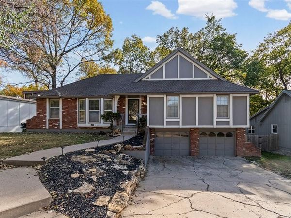523 Lancelot Drive, Liberty, MO 64068