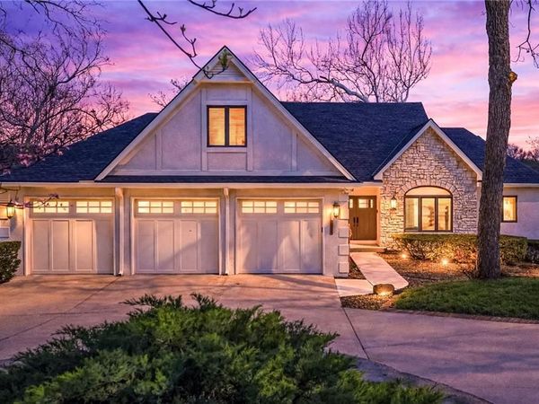 8111 NW Hillside Drive, Weatherby Lake, MO 64152