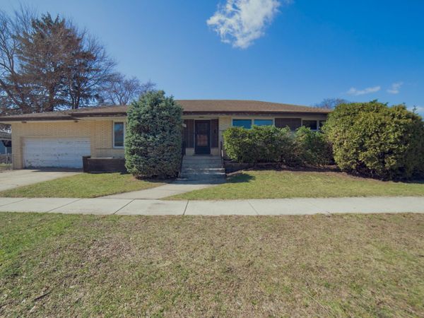 6201 W 90th Place, Oak Lawn, IL 60453