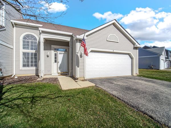 7 Dogwood Court, Lake In The Hills, IL 60156