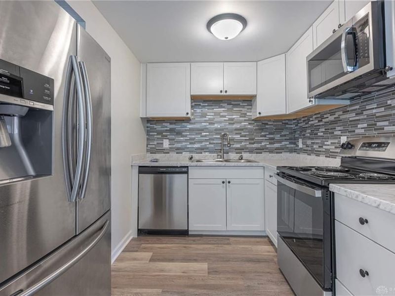 5572 Shady Oak Street, Huber Heights, OH 45424 Photo 10