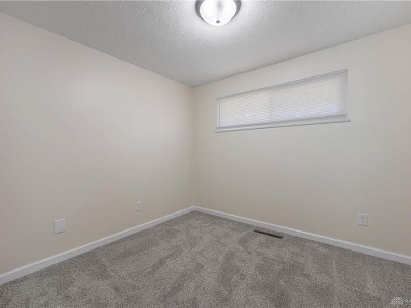 5572 Shady Oak Street, Huber Heights, OH 45424 Photo 13