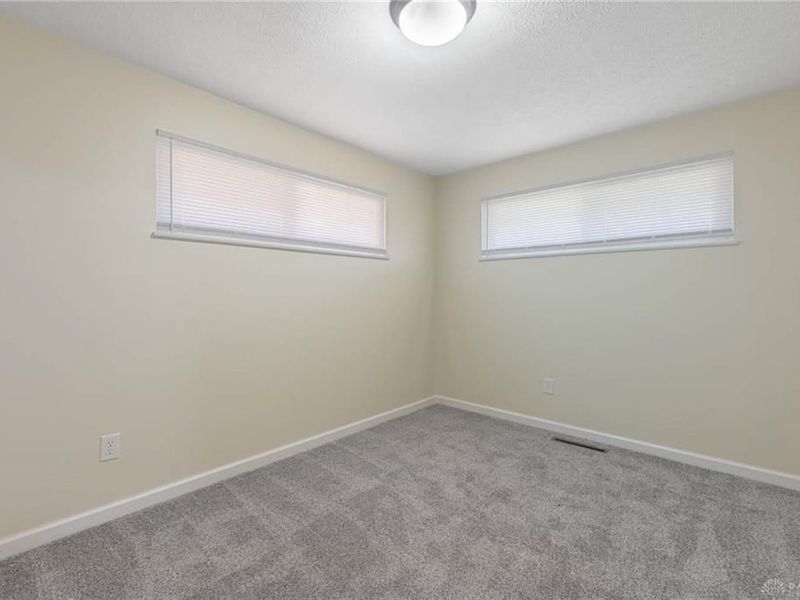 5572 Shady Oak Street, Huber Heights, OH 45424 Photo 16