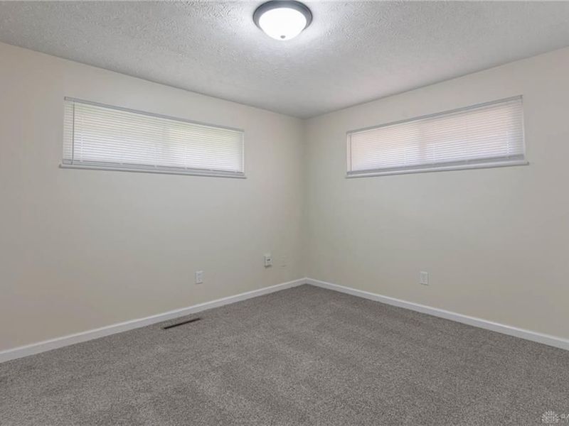 5572 Shady Oak Street, Huber Heights, OH 45424 Photo 18