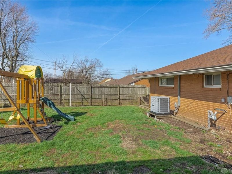 5572 Shady Oak Street, Huber Heights, OH 45424 Photo 24