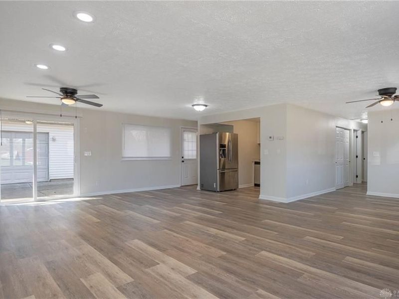 5572 Shady Oak Street, Huber Heights, OH 45424 Photo 3