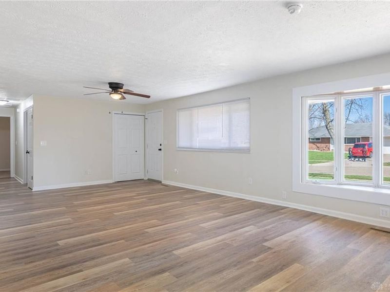 5572 Shady Oak Street, Huber Heights, OH 45424 Photo 7