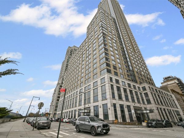 220 Riverside Boulevard, Unit 19L, New York (Manhattan), NY 10069