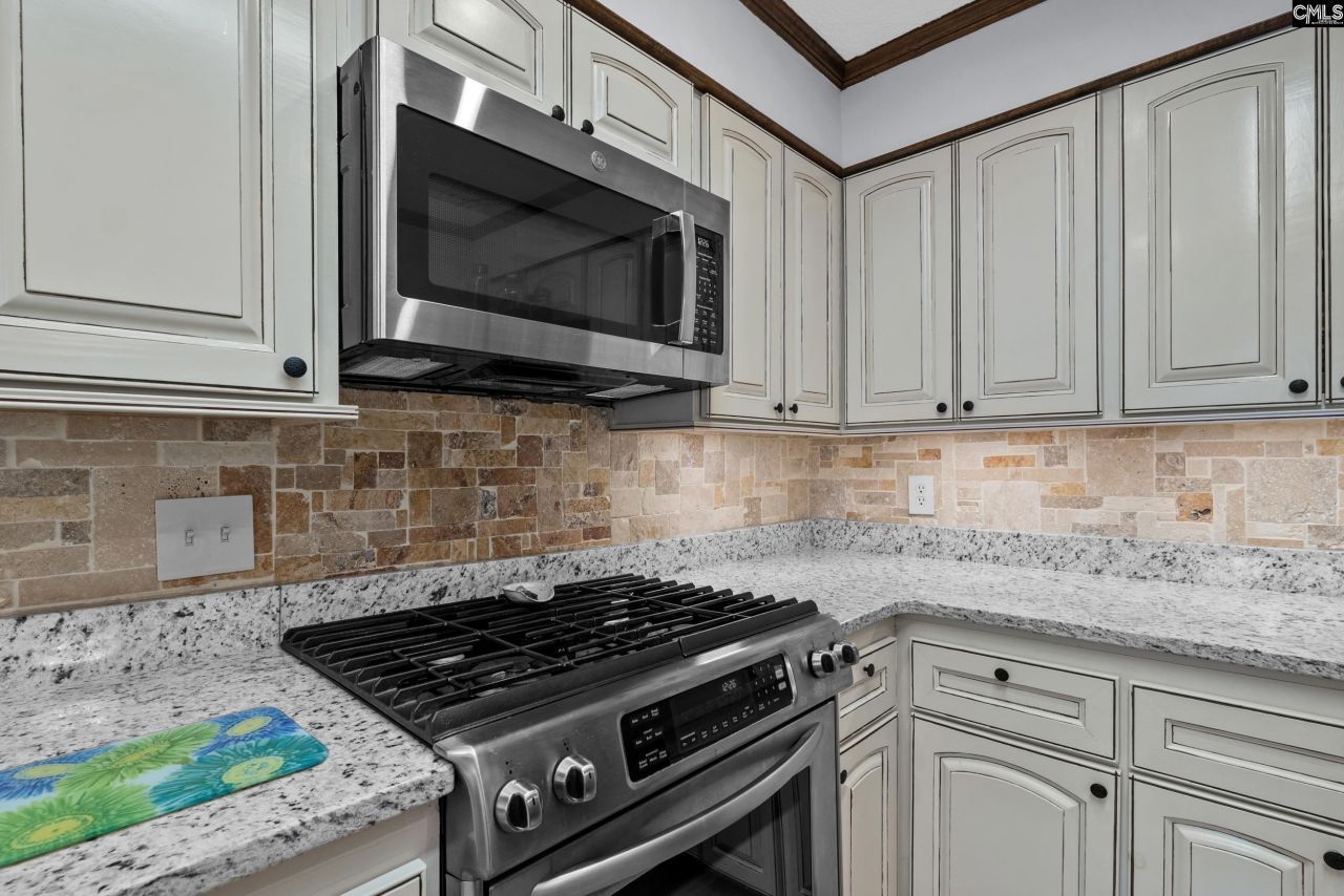 4661 Sylvan Drive  Photo 11