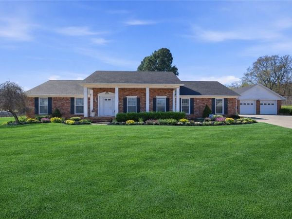 1409 Oaks Manor Drive , Fayetteville, AR 72703