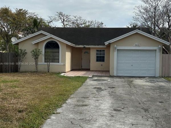 5861 SW 152nd Ct , Miami, FL 33193