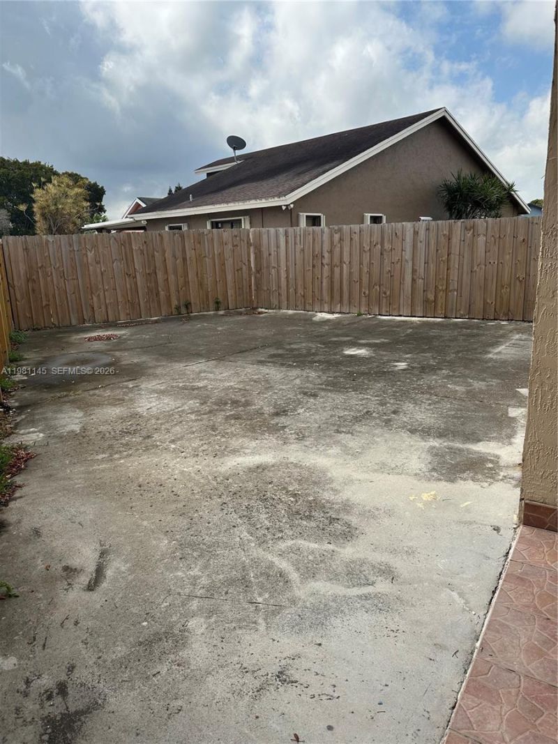 5861 SW 152nd Ct, Miami, FL 33193 Photo