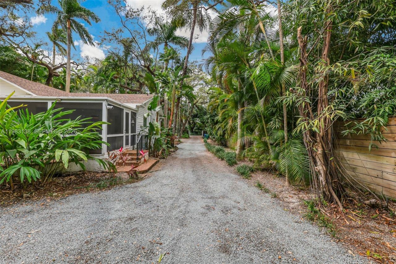 2925 Seminole St, Miami, FL 33133 Photo