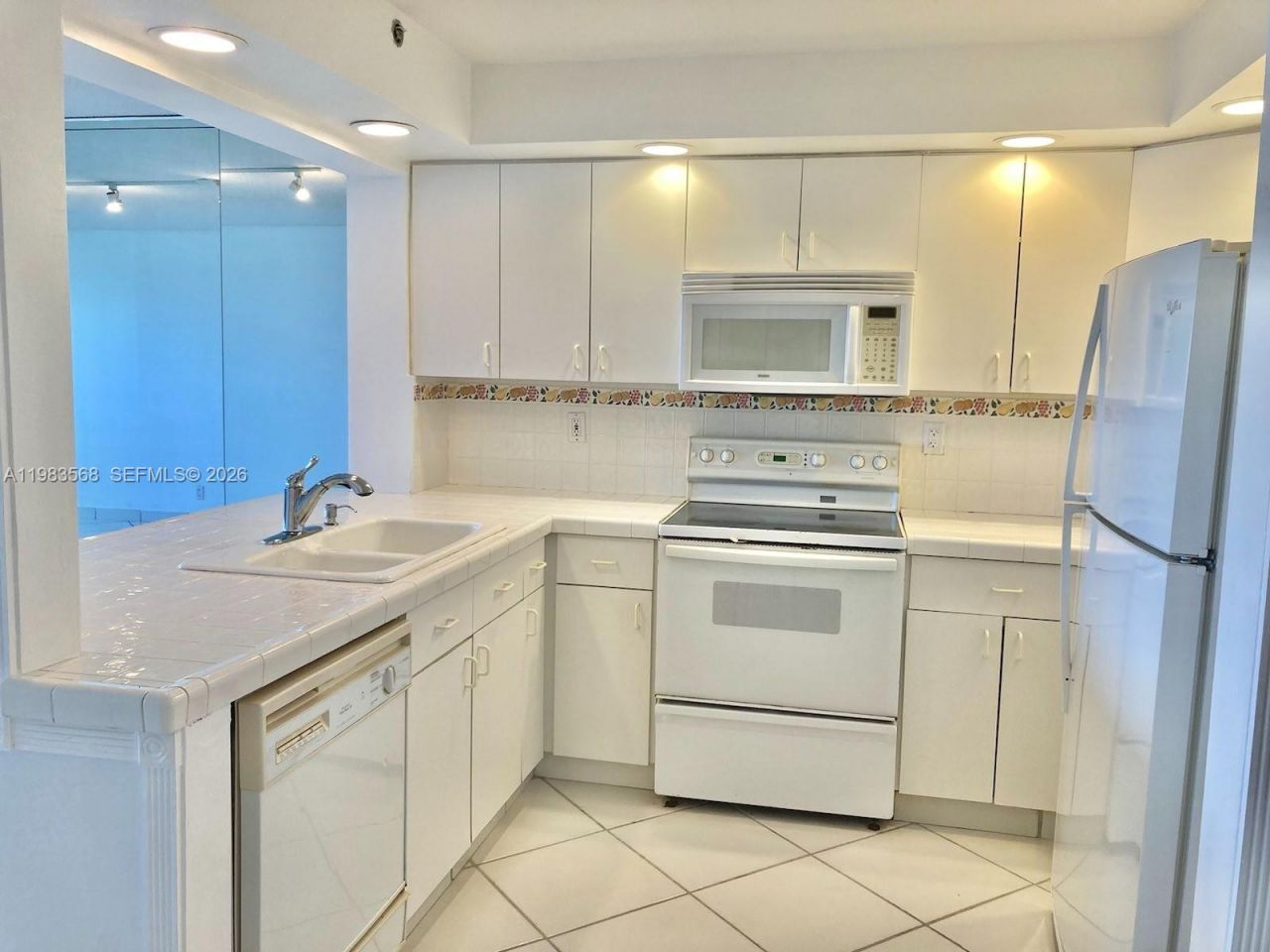 2555 Collins Ave, Unit 1707, Miami Beach, FL 33140 Photo
