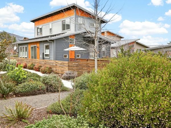 100 Dunn Circle, Ashland, OR 97520