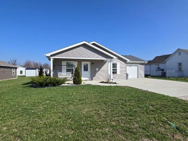 1206 W Locust Street, Bowling Green, MO 63334