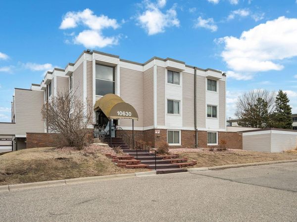 10630 Rockford Road, Unit 109, Plymouth, MN 55442