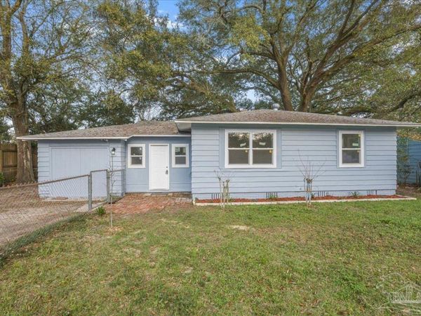 8 Mindoro Cir, Pensacola, FL 32507
