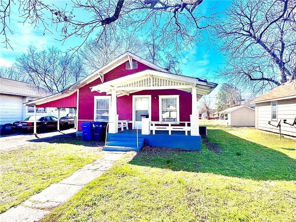 1719 East Avenue, Baxter Springs, KS 66713 Main Photo