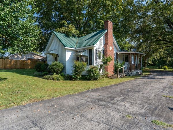 2010 W Gaines St, Lawrenceburg, TN 38464