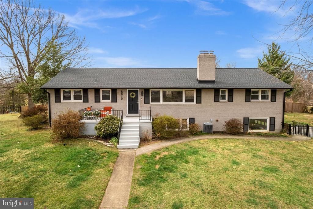 8912 Dogue Drive, Alexandria, VA 22309 Main Photo