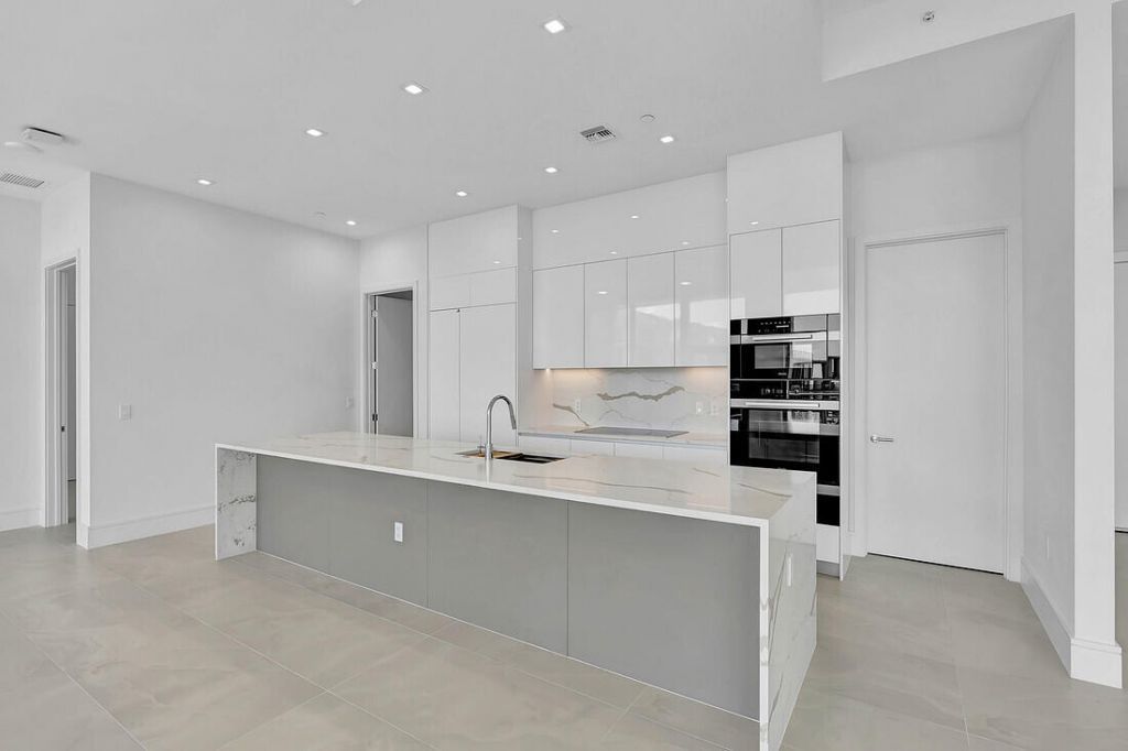 220 Lake Shore Drive, Unit 2411, Lake Park, FL 33403 Photo