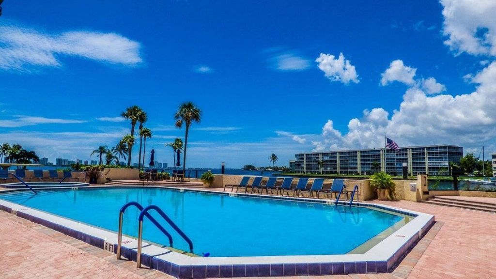 115 Lakeshore Drive, Unit 448, North Palm Beach, FL 33408 Photo