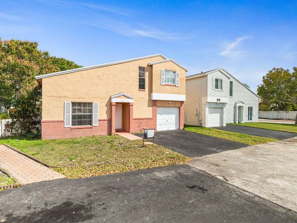 14681 N Beckley Square, Davie, FL 33325